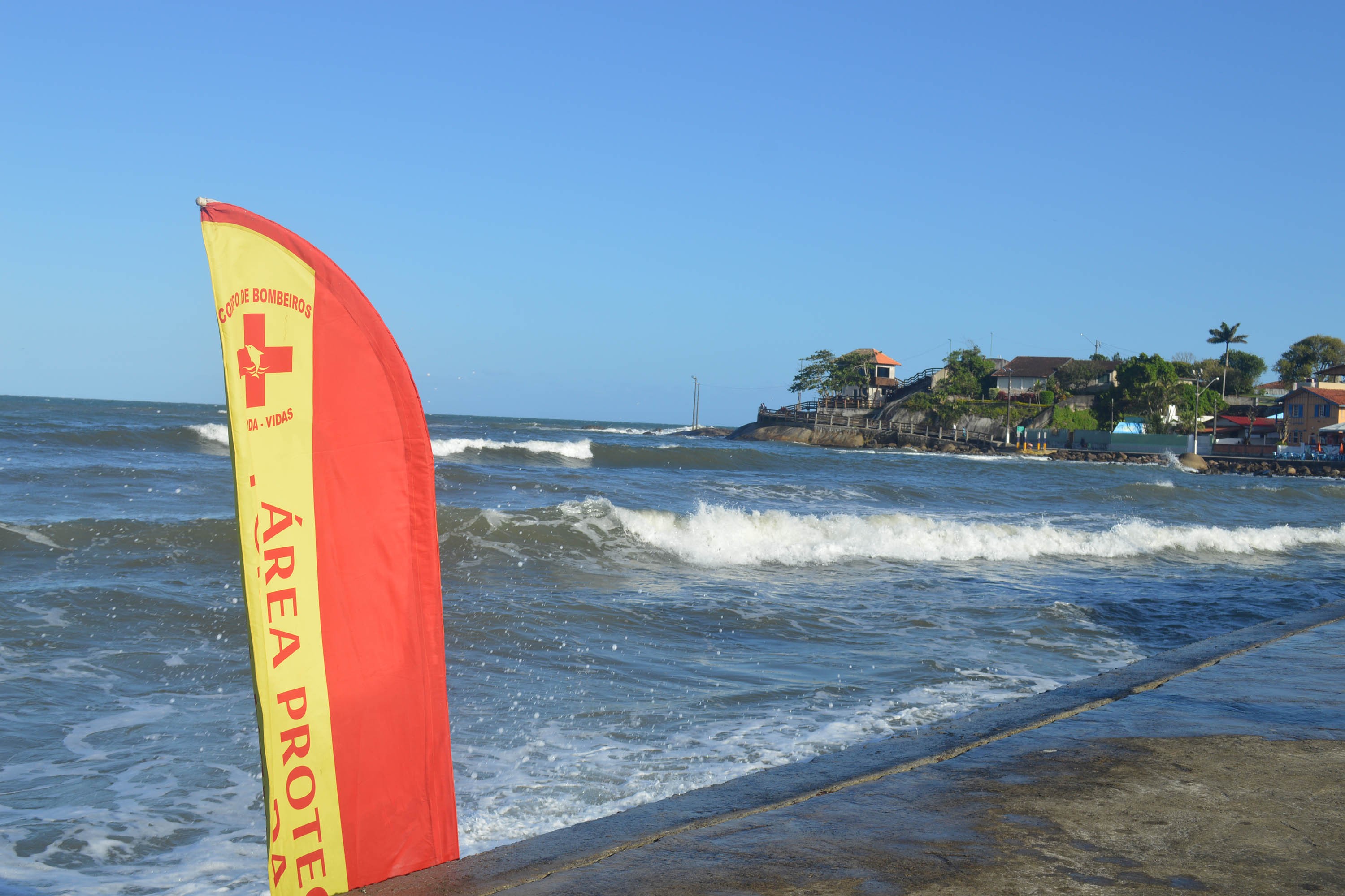 Bombeiros alertam para os riscos de nadar nas prainhas, em rios e represas