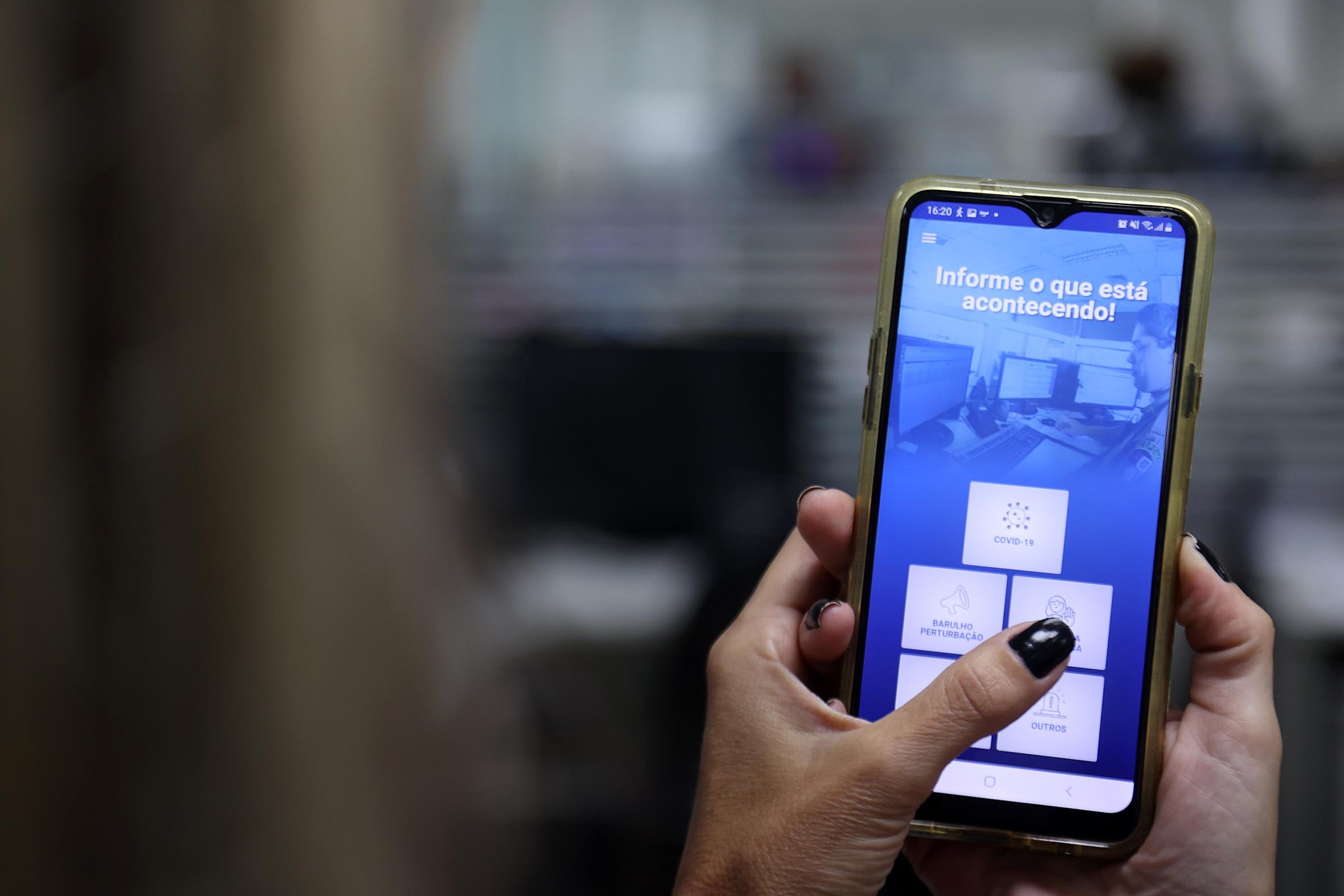 Cerca de 2 mil mulheres com medidas protetivas utilizam o Botão do Pânico no Paraná