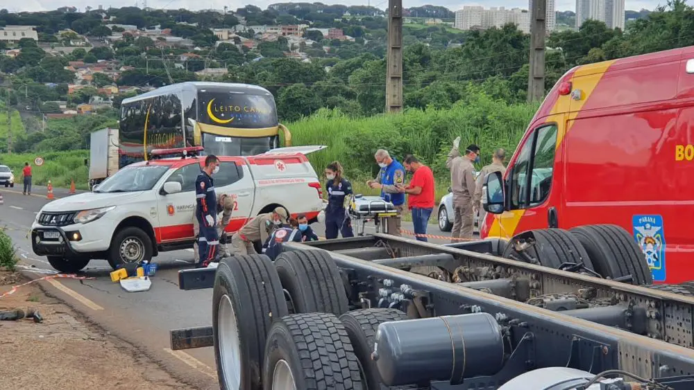 Motociclista de 22 anos morre após bater em rodado de caminhão no contorno sul de Maringá