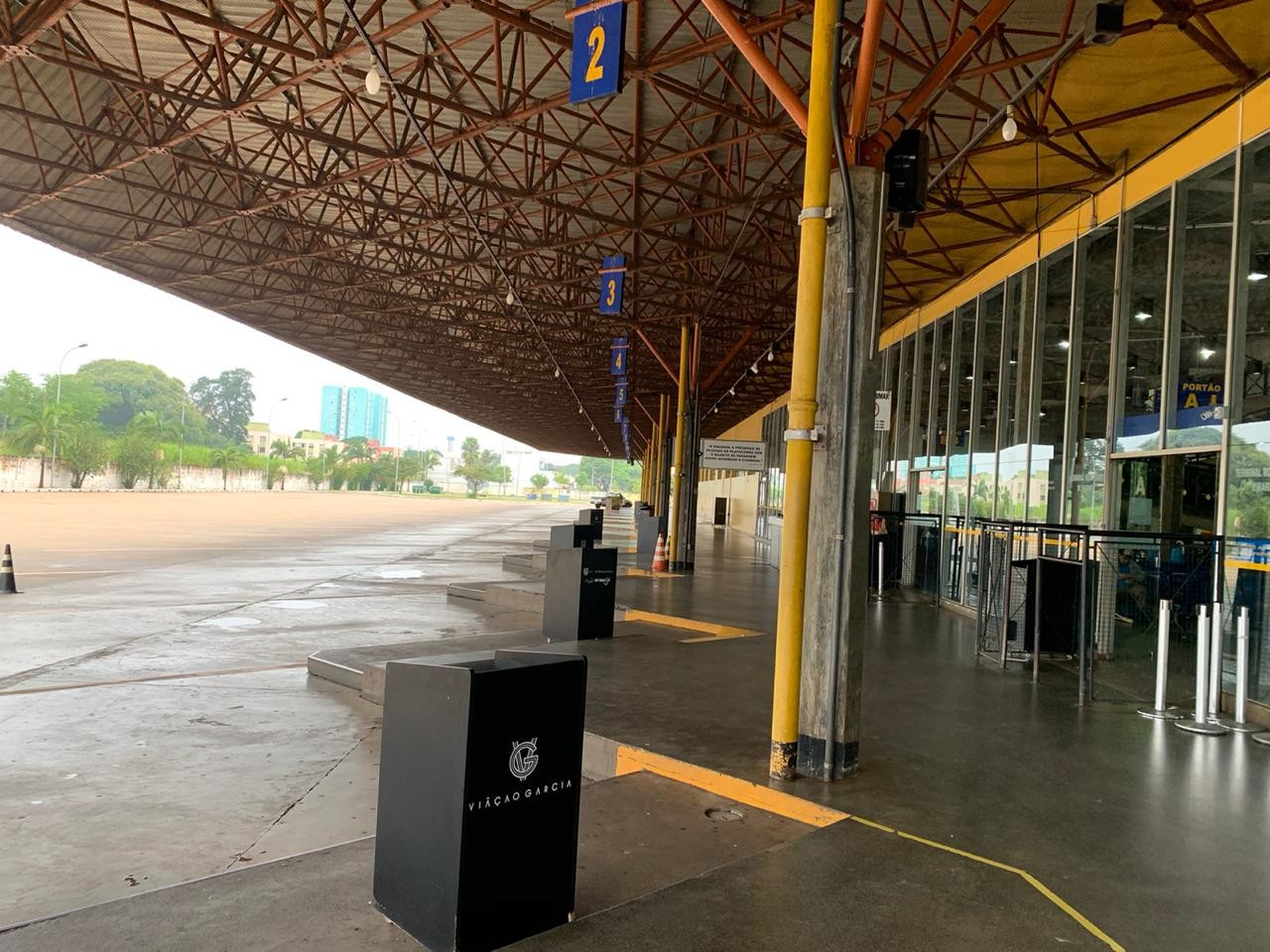 Com rodoviária de Maringá fechada, passageiros embarcam na região