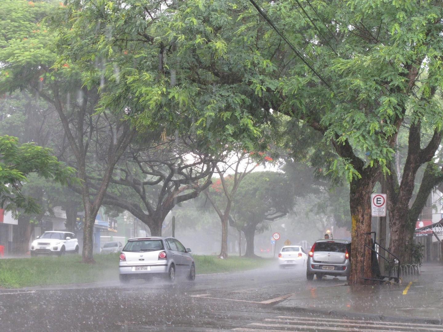 Quinta-feira deve ser marcada por pancadas de chuva em Maringá