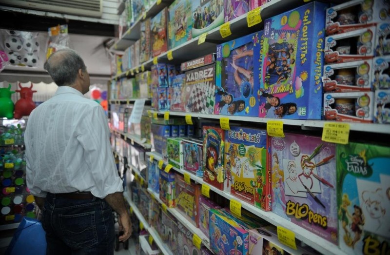 Famílias vão gastar mais no Dia das Crianças, apesar da inadimplência