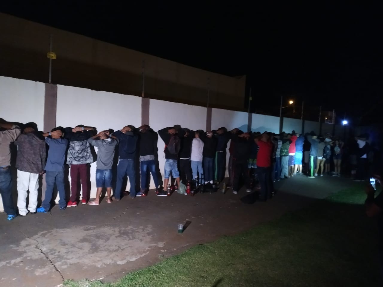 Festas clandestinas: sete adultos e menores vão parar na delegacia