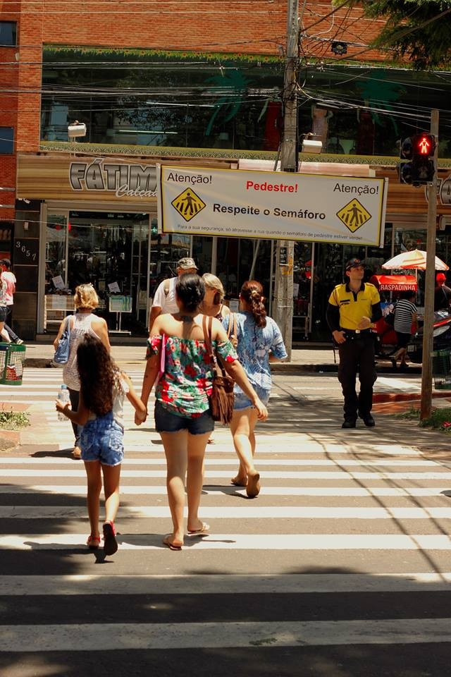 Maringá ainda não sabe como multar pedestre e ciclista