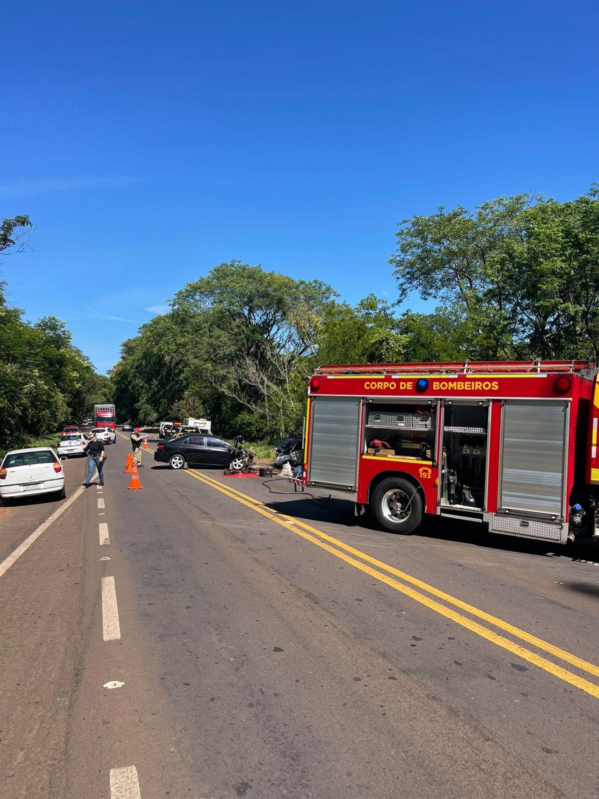 Duas pessoas morrem em acidente na PR-323