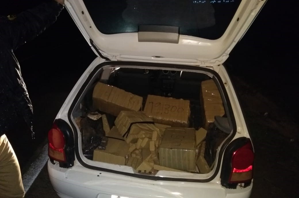 PRE apreende 188,9 kg de maconha em carro abandonado