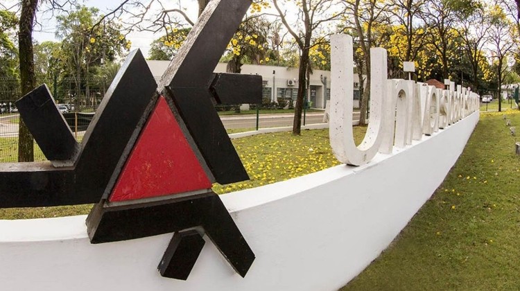 Decreto não interferiu na decisão da UEM de suspender as aulas, diz prefeitura