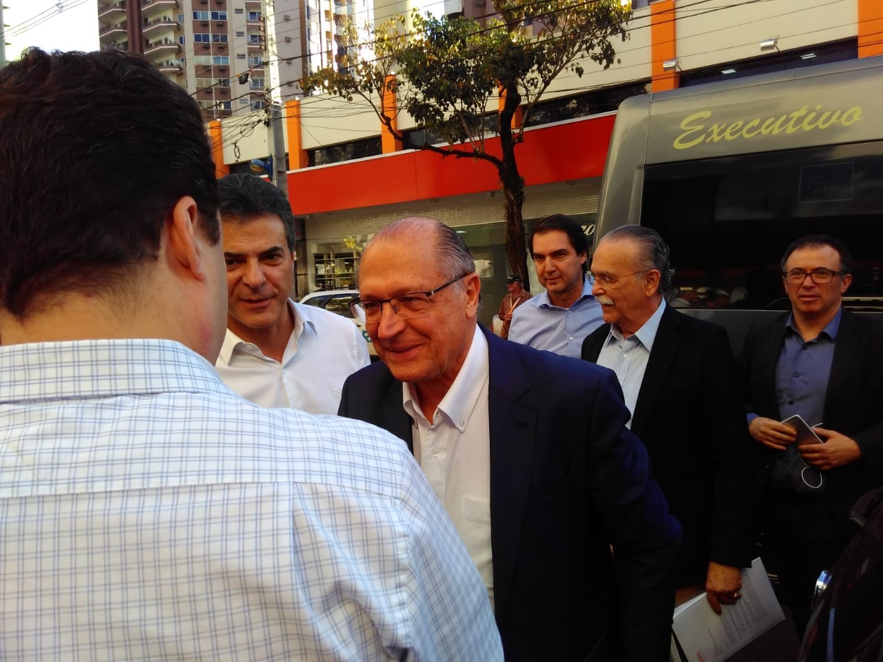 Em Maringá, Geraldo Alckmin chama governo Temer de fraco e apresenta propostas de segurança pública para atrair eleitores de Bolsonaro (PSL)
