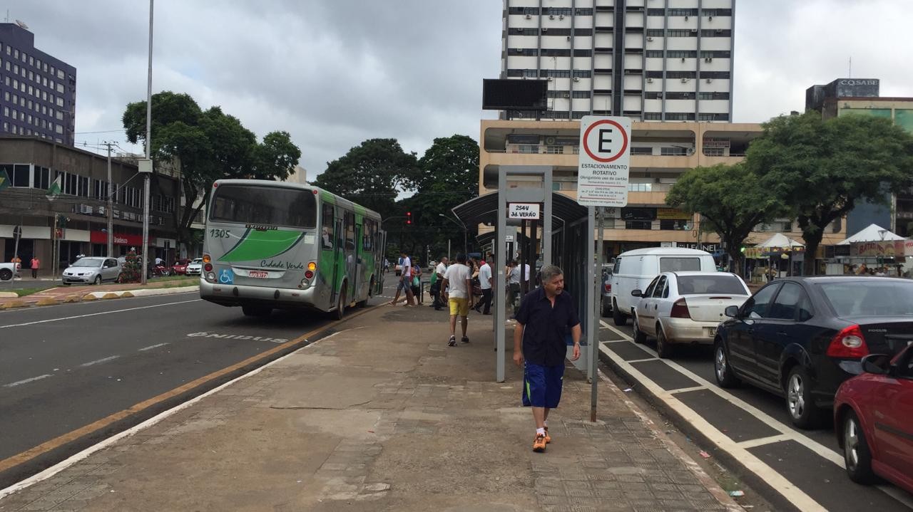 Prefeitura vai fazer novo edital para compra de pontos de ônibus
