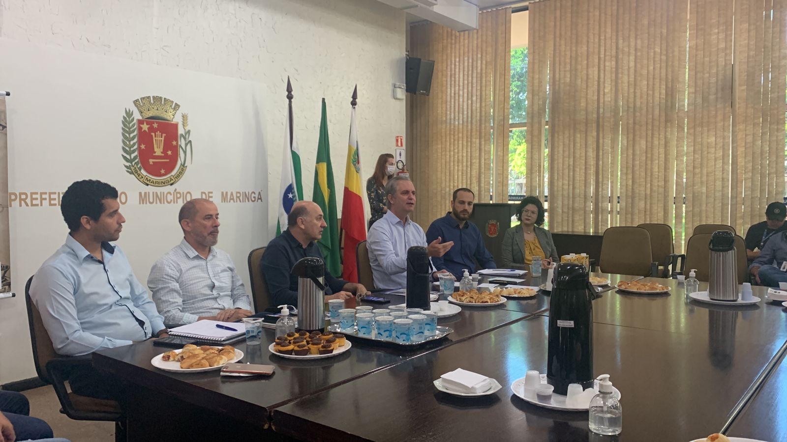 Prefeito está despachando demandas da Secretaria de Saúde em Maringá