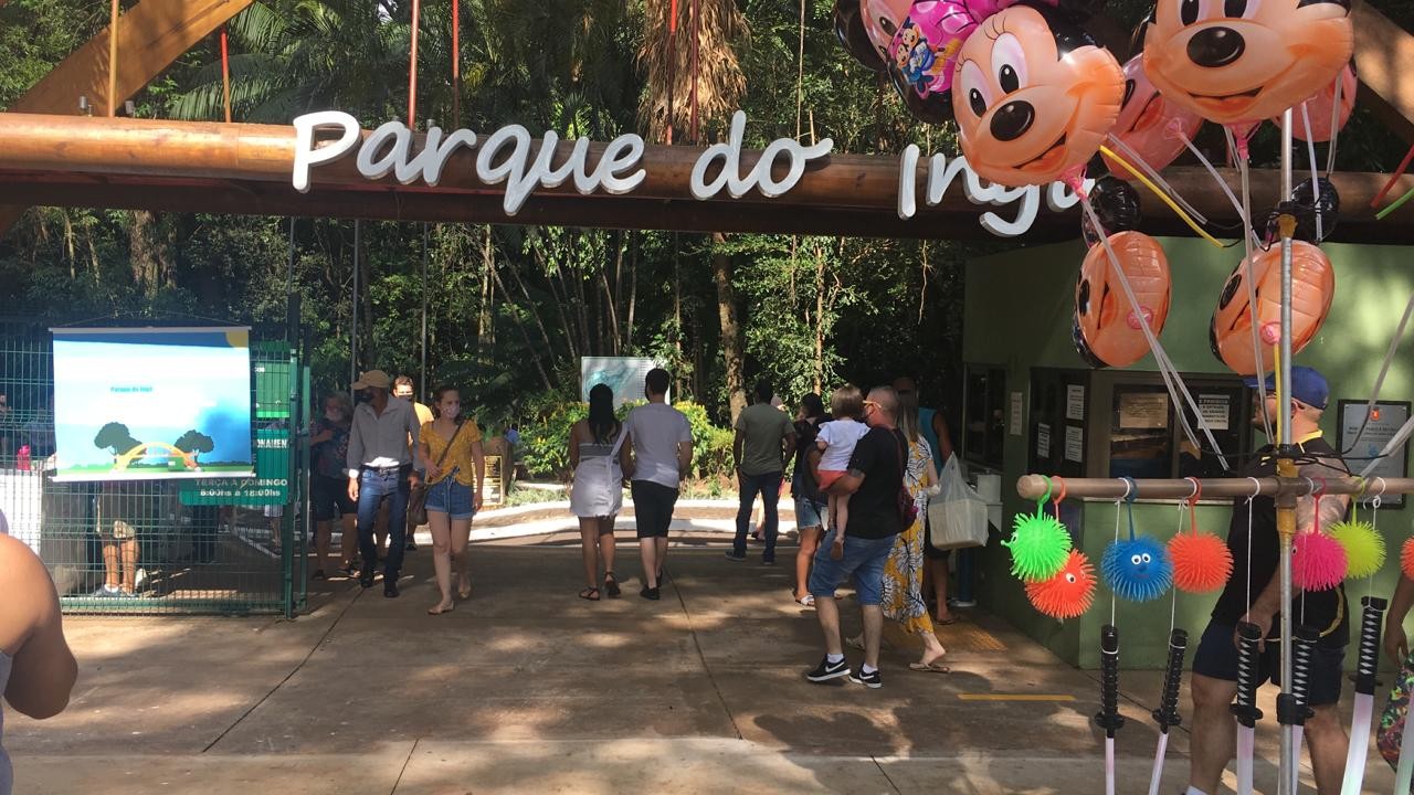 Domingo de shoppings e parques abertos em Maringá