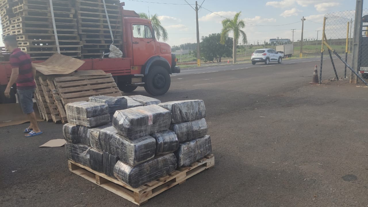 PRE apreende 636 quilos de maconha em Floresta