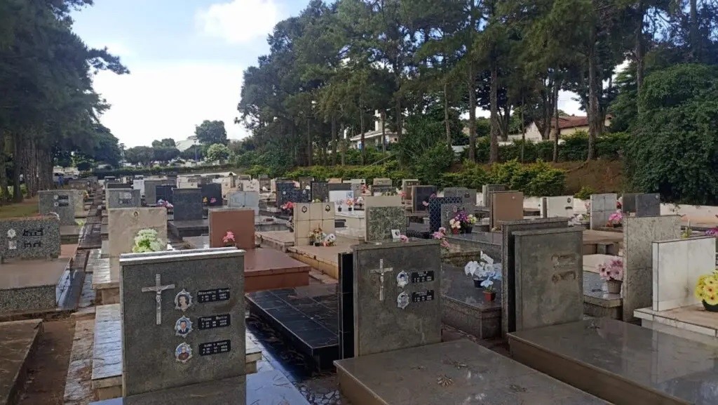 Criminosos furtam peças de 200 túmulos; um deles foi preso em flagrante