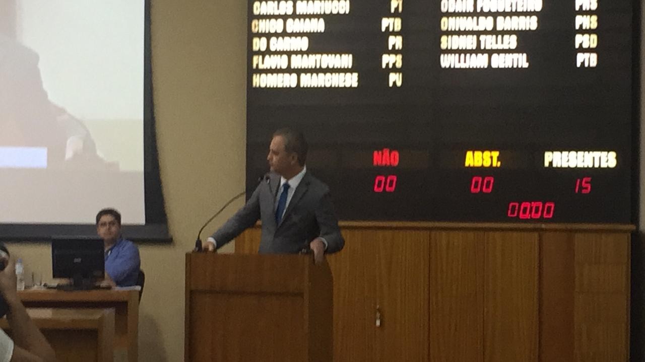 Em gesto político, prefeito de Maringá, Ulisses Maia, participa da primeira sessão da Câmara em 2018