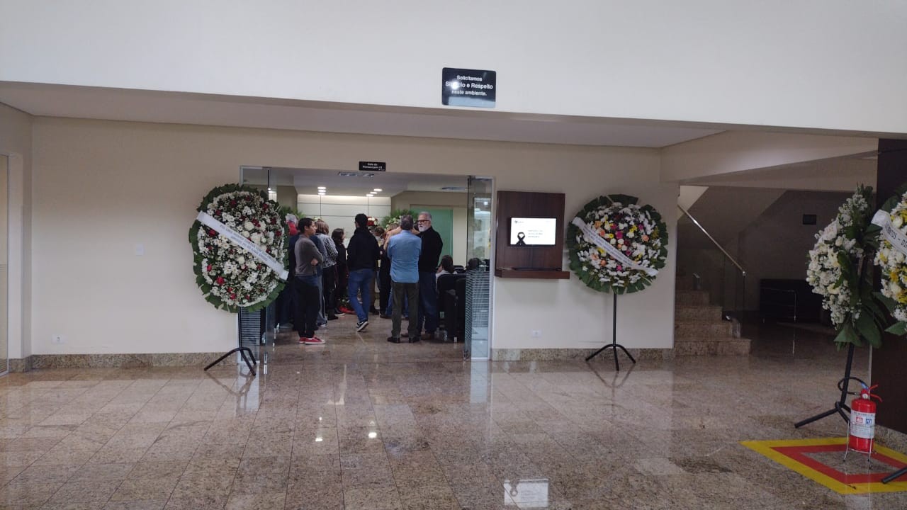 Comoção e homenagens no velório do publicitário Maurício Borges