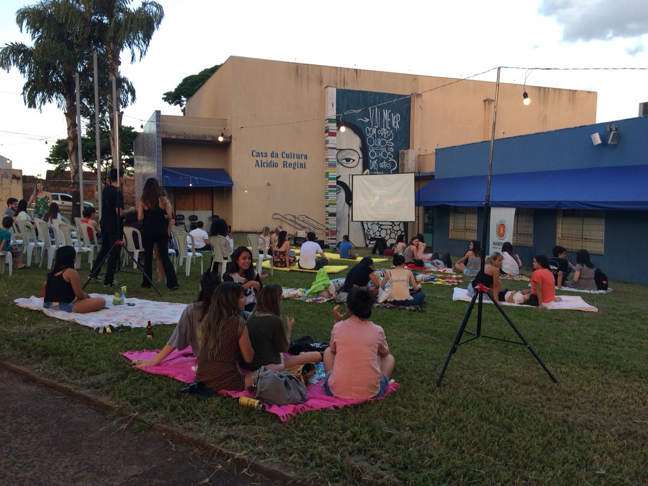 Primeiro “Cinema a céu aberto” reúne quase 150 pessoas
