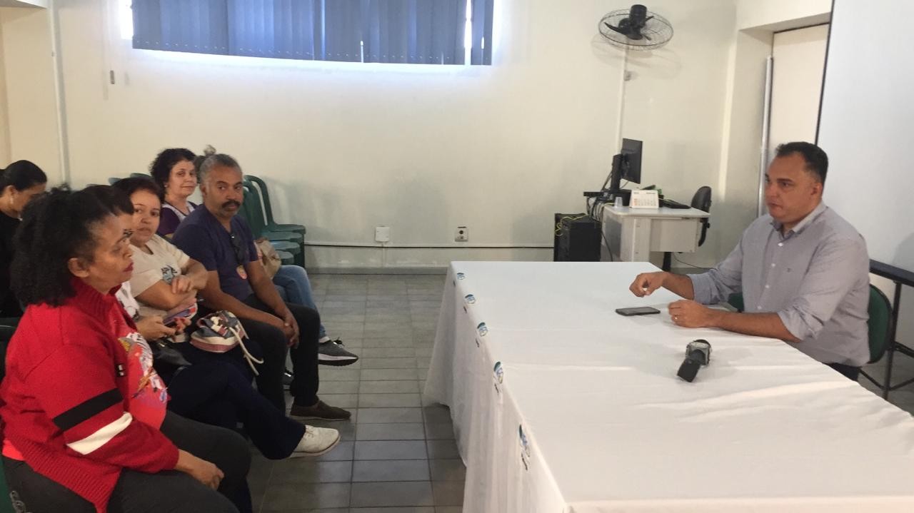 Pouco mais de 1.800 alunos ficaram sem aulas nesta manhã