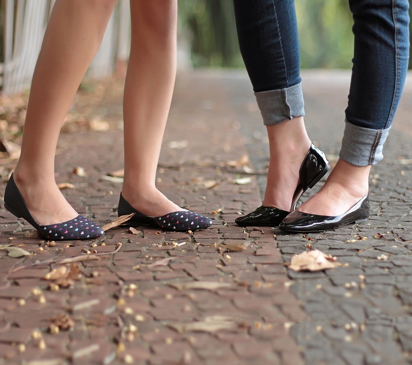 As vantagens de usar sapatilhas e mules