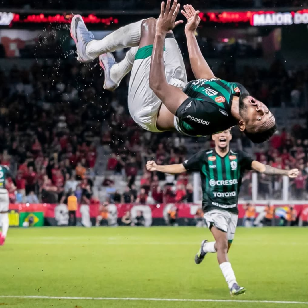 Maringá atropela o  Furacão na Ligga Arena e disputa a final com o Operário