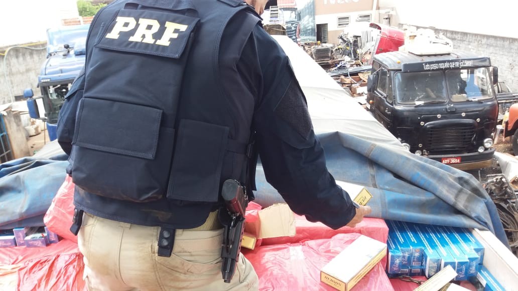 PRF apreende mais de 800 caixas de cigarros contrabandeados do Paraguai