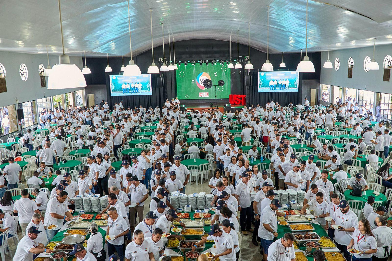 Usina Santa Terezinha premia 1.240 funcionários em evento
