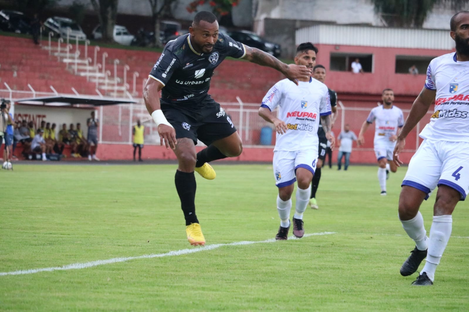 Aruko perde para o Foz e está na penúltima colocação no Paranaense