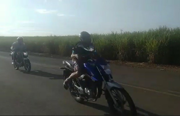 Vídeo: racha de motos na região de Maringá deixa três feridos