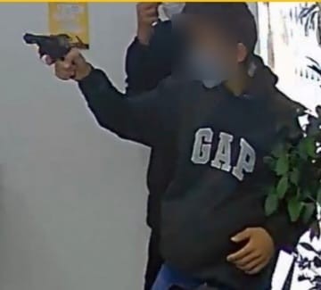 Homens armados fazem funcionários reféns durante assalto em Maringá