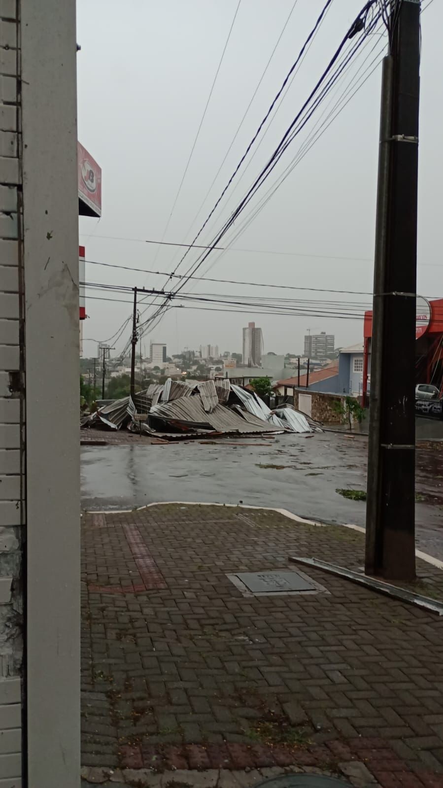 Temporal causa estragos em Cascavel e municípios do Oeste do Estado nesta quarta-feira (4)