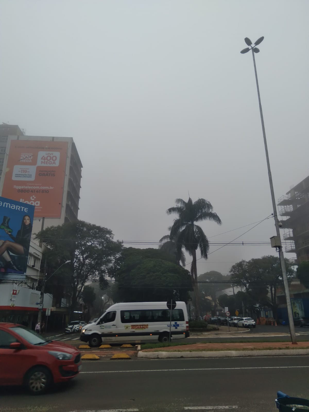 Neblina densa faz Catedral ‘desaparecer’