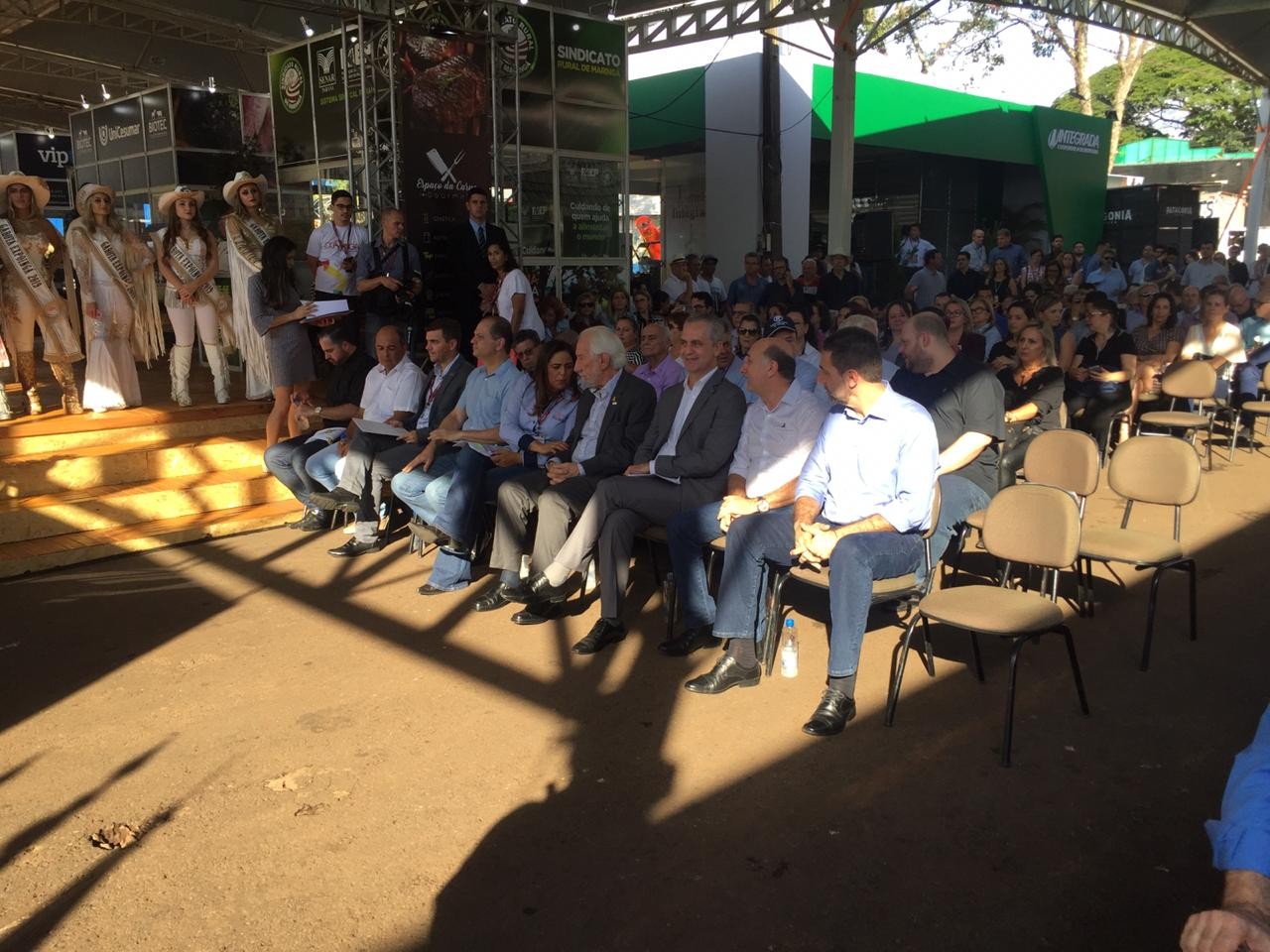 Abertura da Expoingá reúne autoridades
