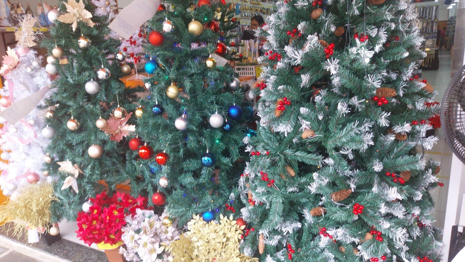 Consumidores vão às compras para decorar a casa neste Natal