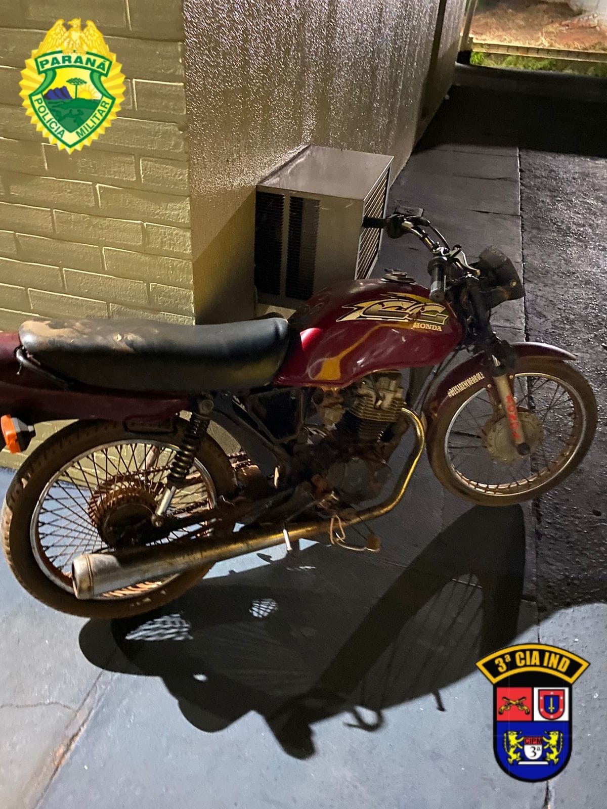 Suspeitos invadem destacamento policial para furtar moto apreendida