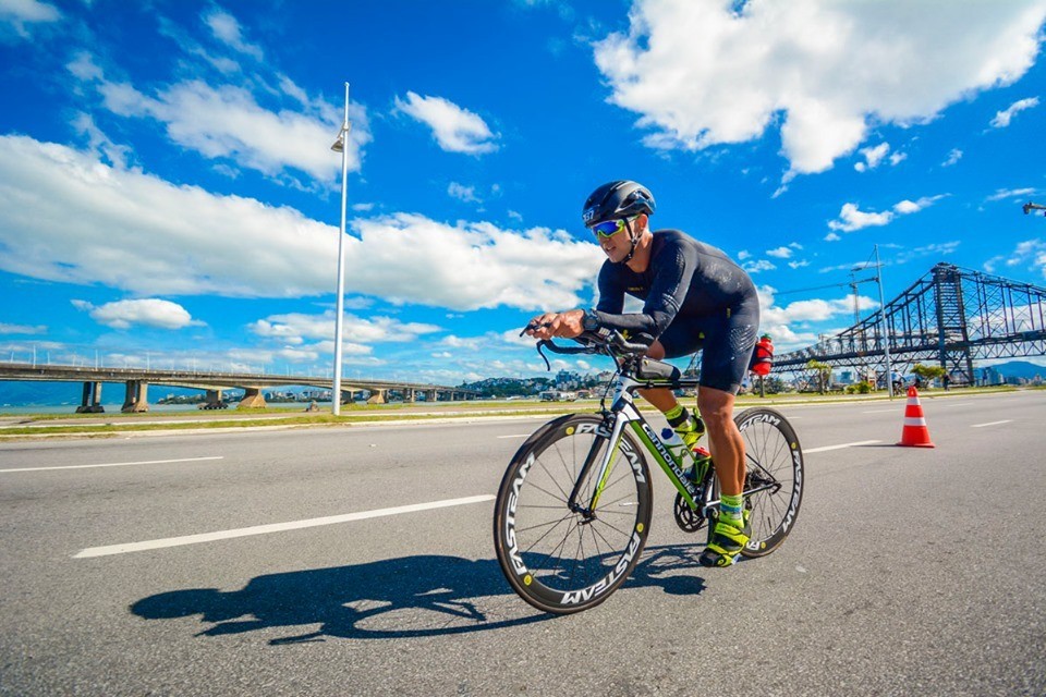 Para cumprir promessa, ciclista de Maringá vai pedalar mais de 800 km