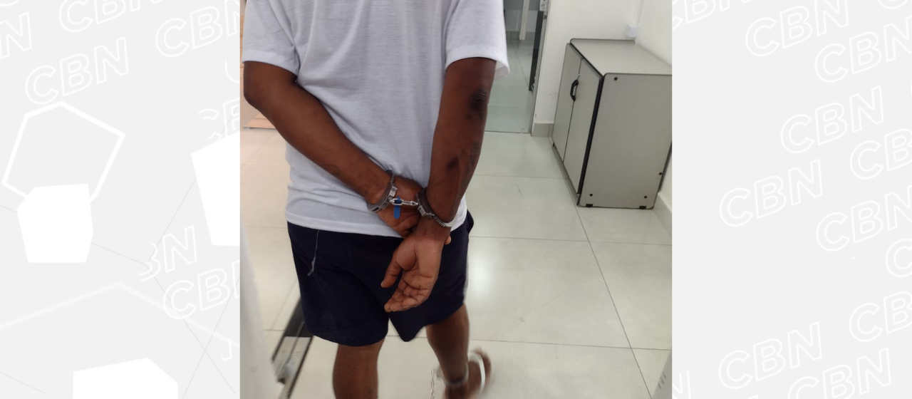 Homem desativa tornozeleira eletrônica e furta 40kg de carne