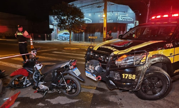 Motociclista fica em estado grave após se envolver em acidente com veículo da Semob