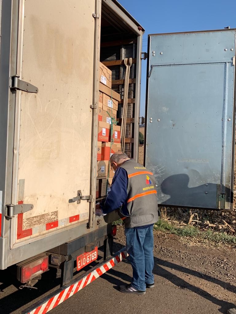 Oito veículos são autuados por transporte irregular de produtos