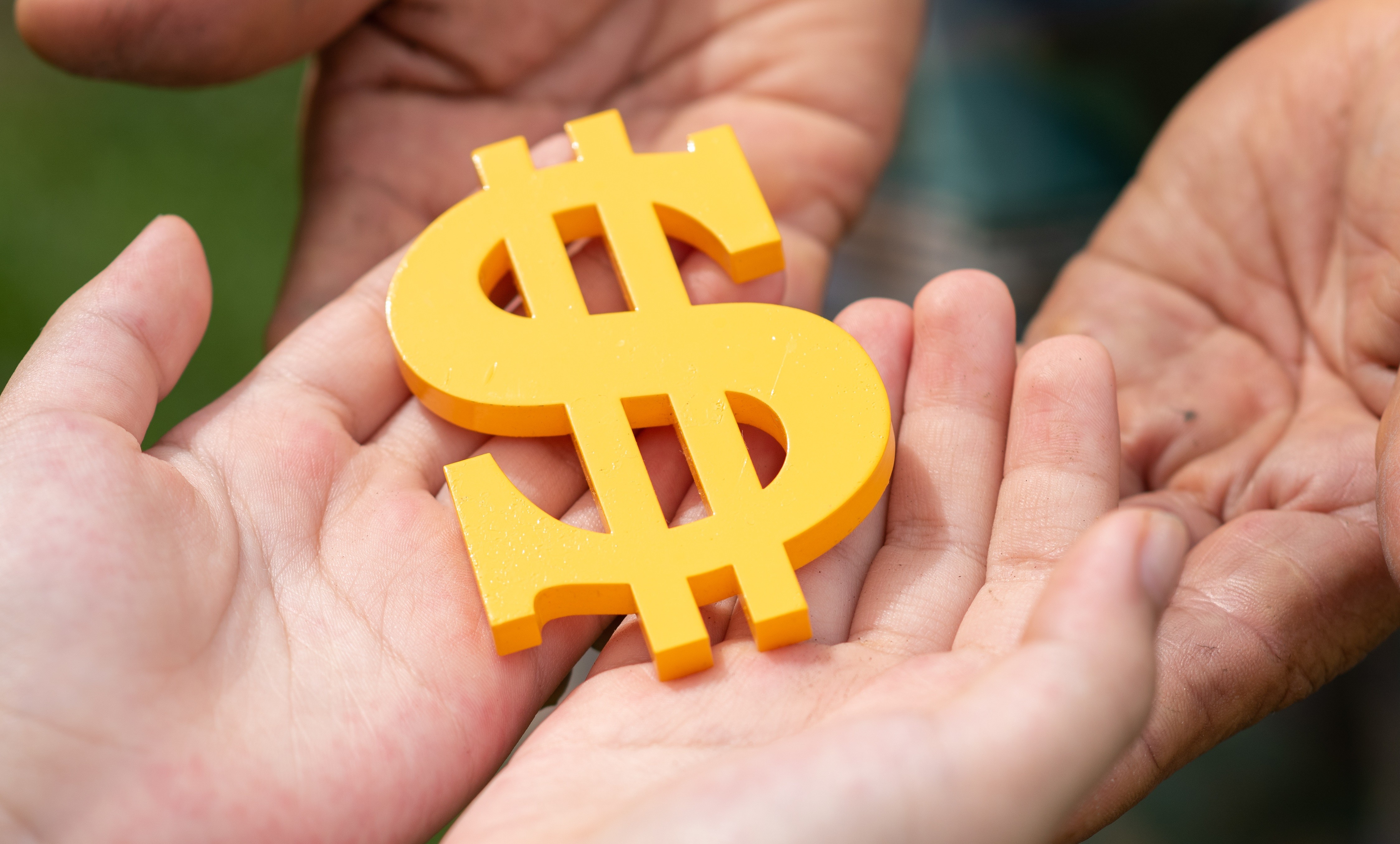 Em que casos a pensão alimentícia é reajustada pelo salário mínimo?