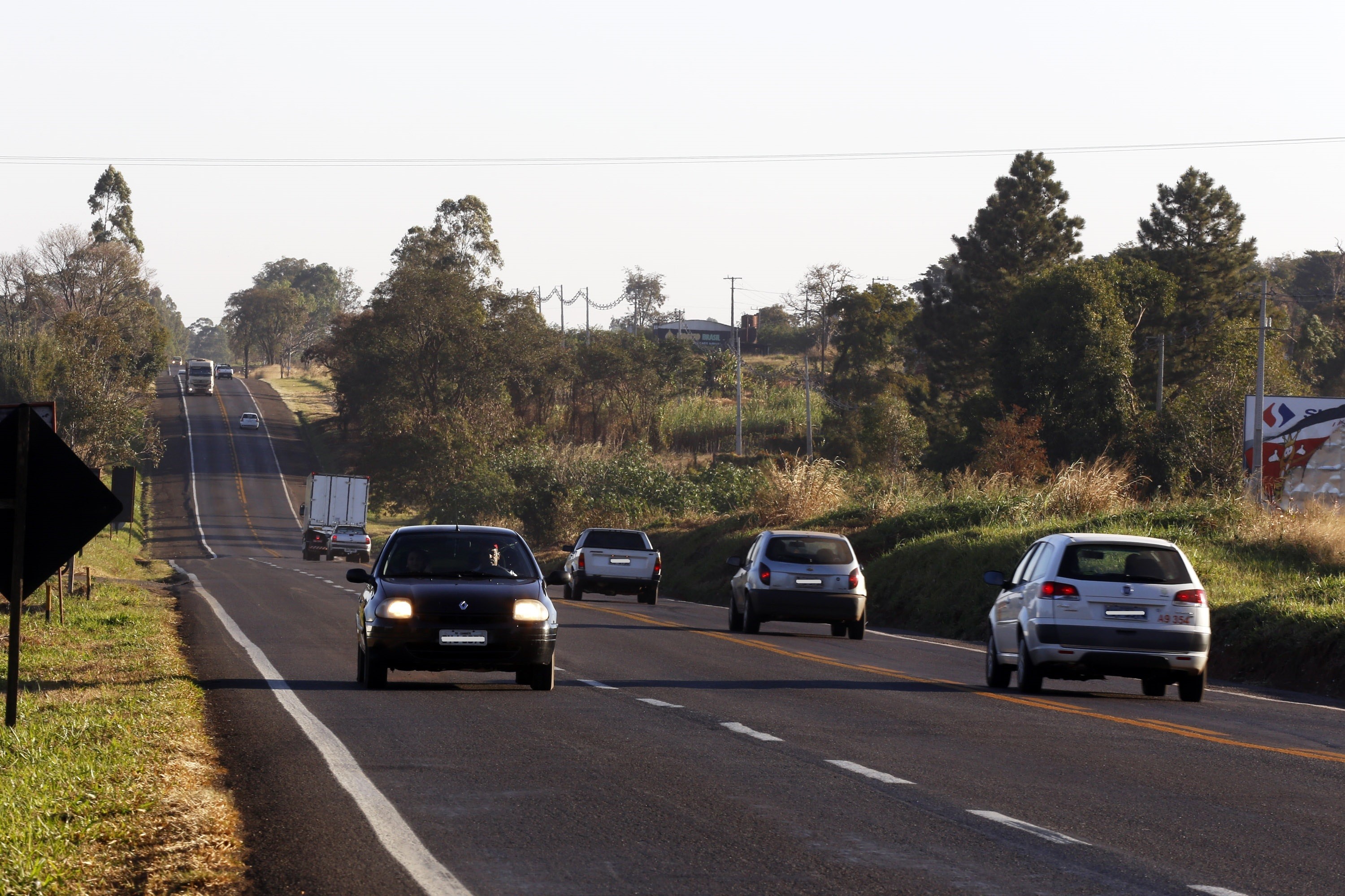 DER está alterando sinalização em rodovias de pista simples