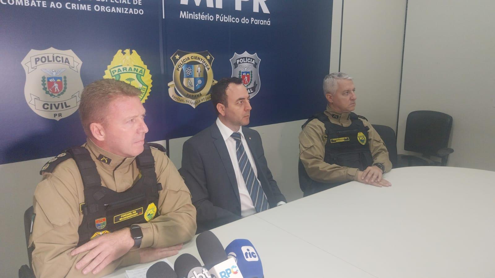 Em coletiva, agentes detalham Operação Armeiro