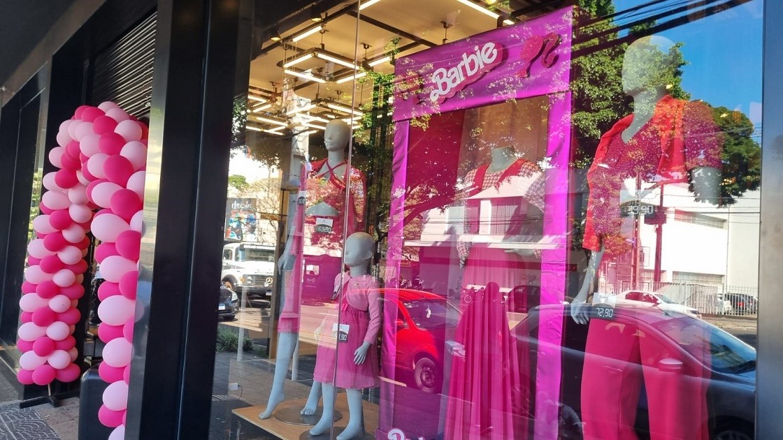 Comércio maringaense é tomado pelo rosa