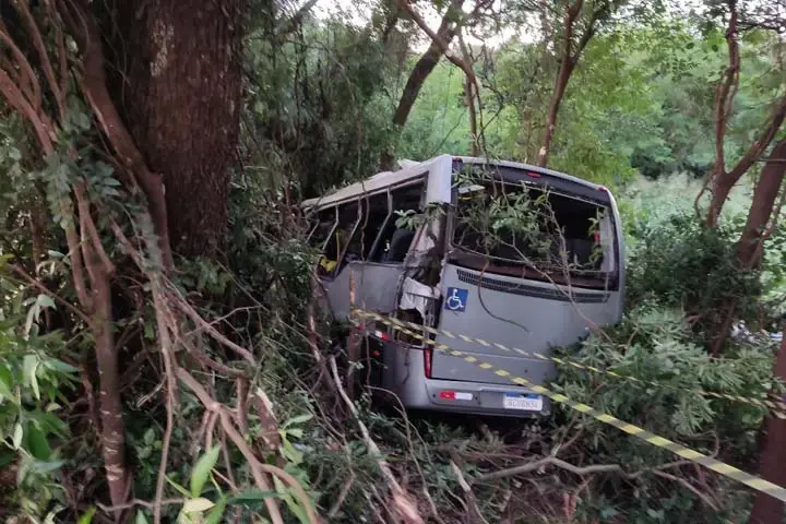 Acidente com ônibus deixa oito mortos no oeste do estado