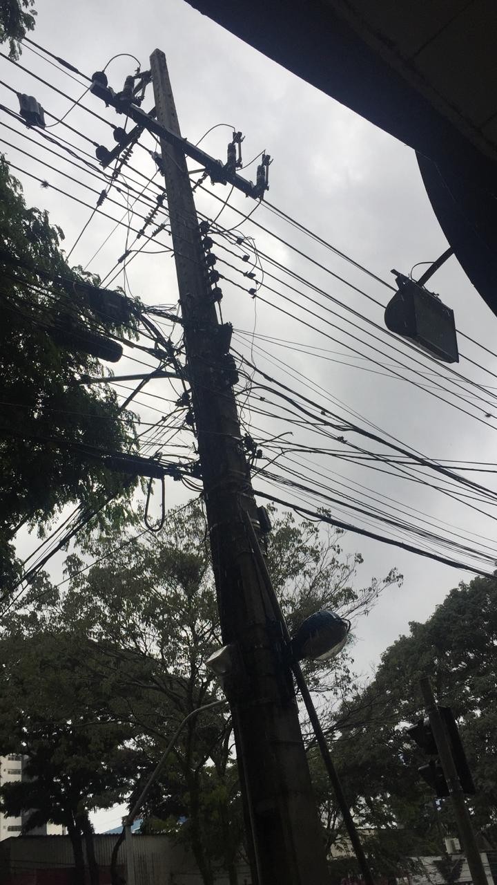 Possível curto-circuito deixa região central sem internet