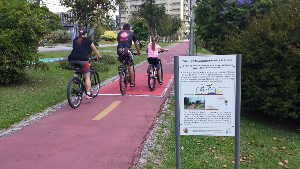 Tecnologia permite geração de energia em placas implantadas em ciclovias
