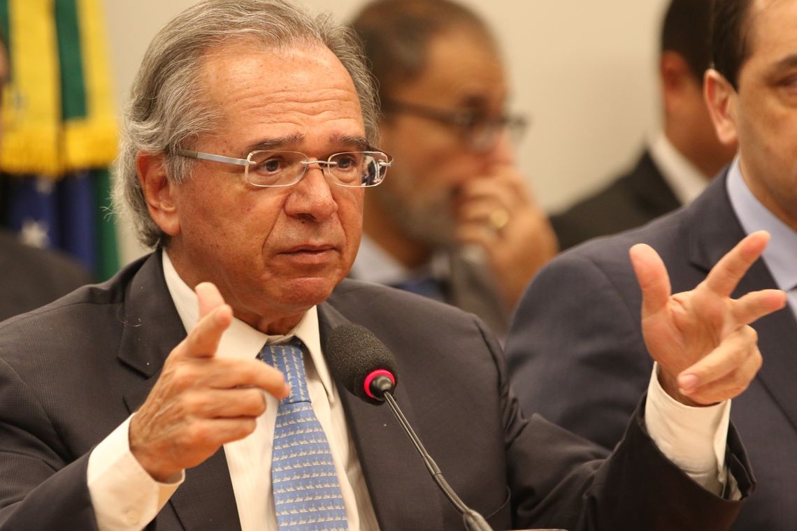 Paulo Guedes propõe injetar na economia recursos do FGTS