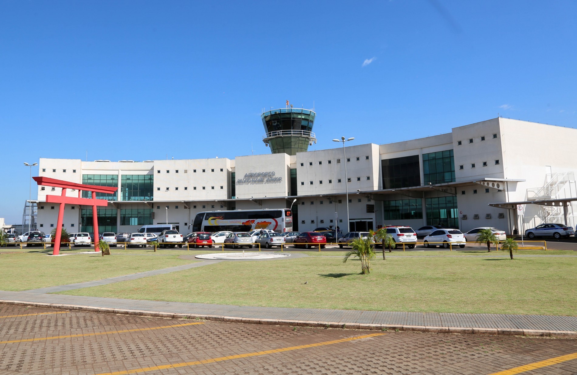 Aeroporto de Maringá aumenta quantidade de álcool em gel
