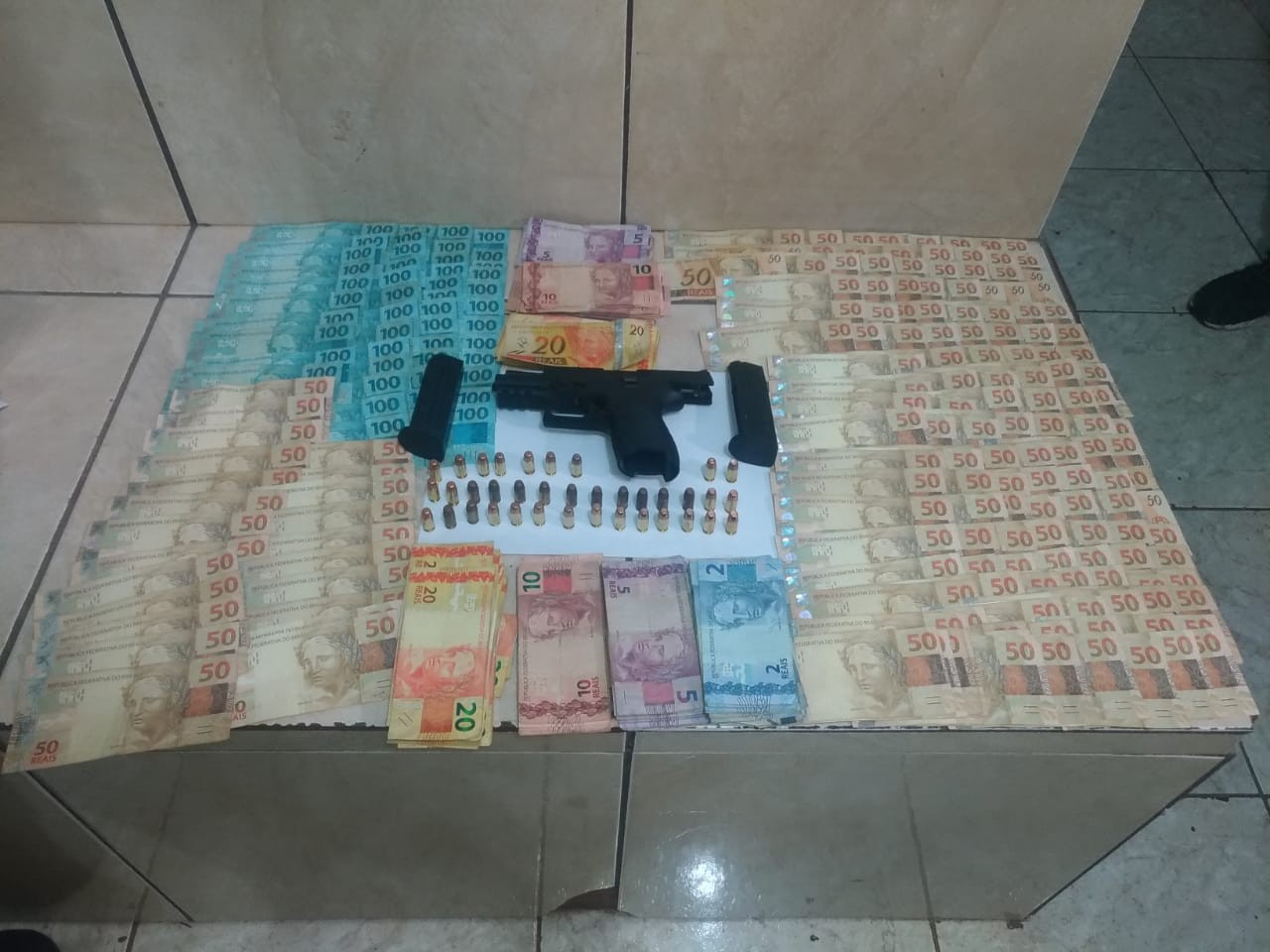 Motorista detido por dirigir embriagado oferece R$ 15 mil a policiais