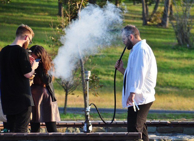 Em Maringá, lei proíbe uso de narguilé em espaços públicos