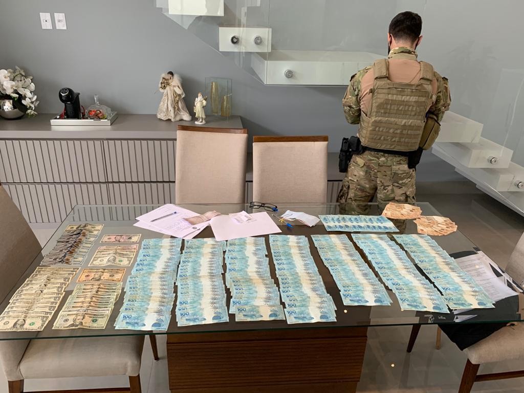 PF prende contrabandistas de cigarros e agrotóxicos