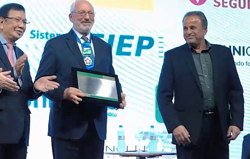 Em cerimônia com centenas de convidados, Luiz Lourenço recebe Comenda Américo Marques Dias